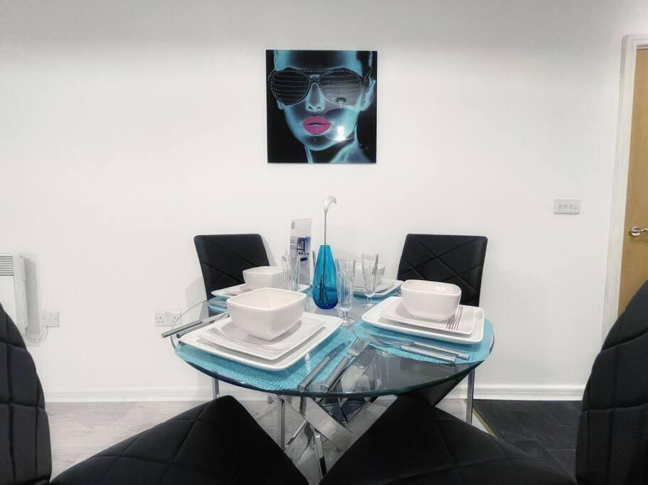 Cityfront Modern Apt Near City Centre/Etihad, Free Parking مانشستر المظهر الخارجي الصورة