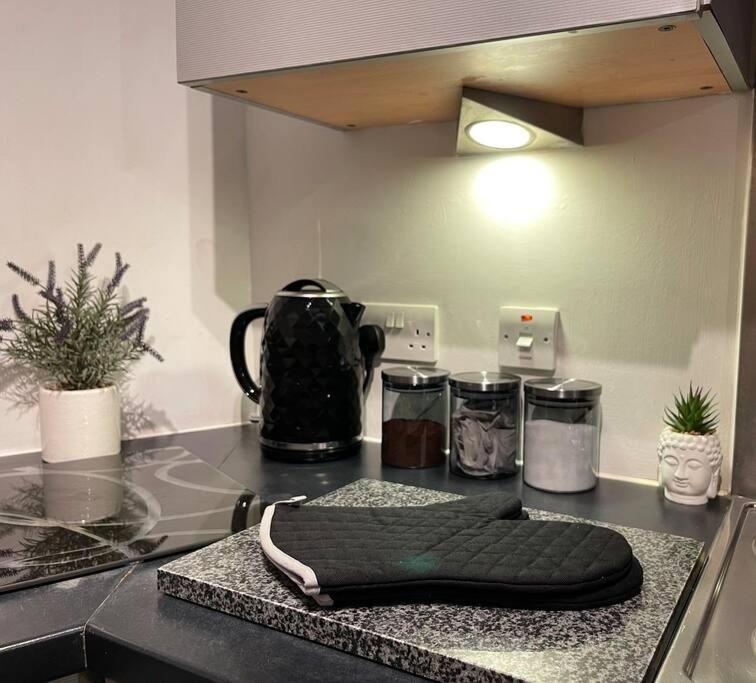 Cityfront Modern Apt Near City Centre/Etihad, Free Parking مانشستر المظهر الخارجي الصورة